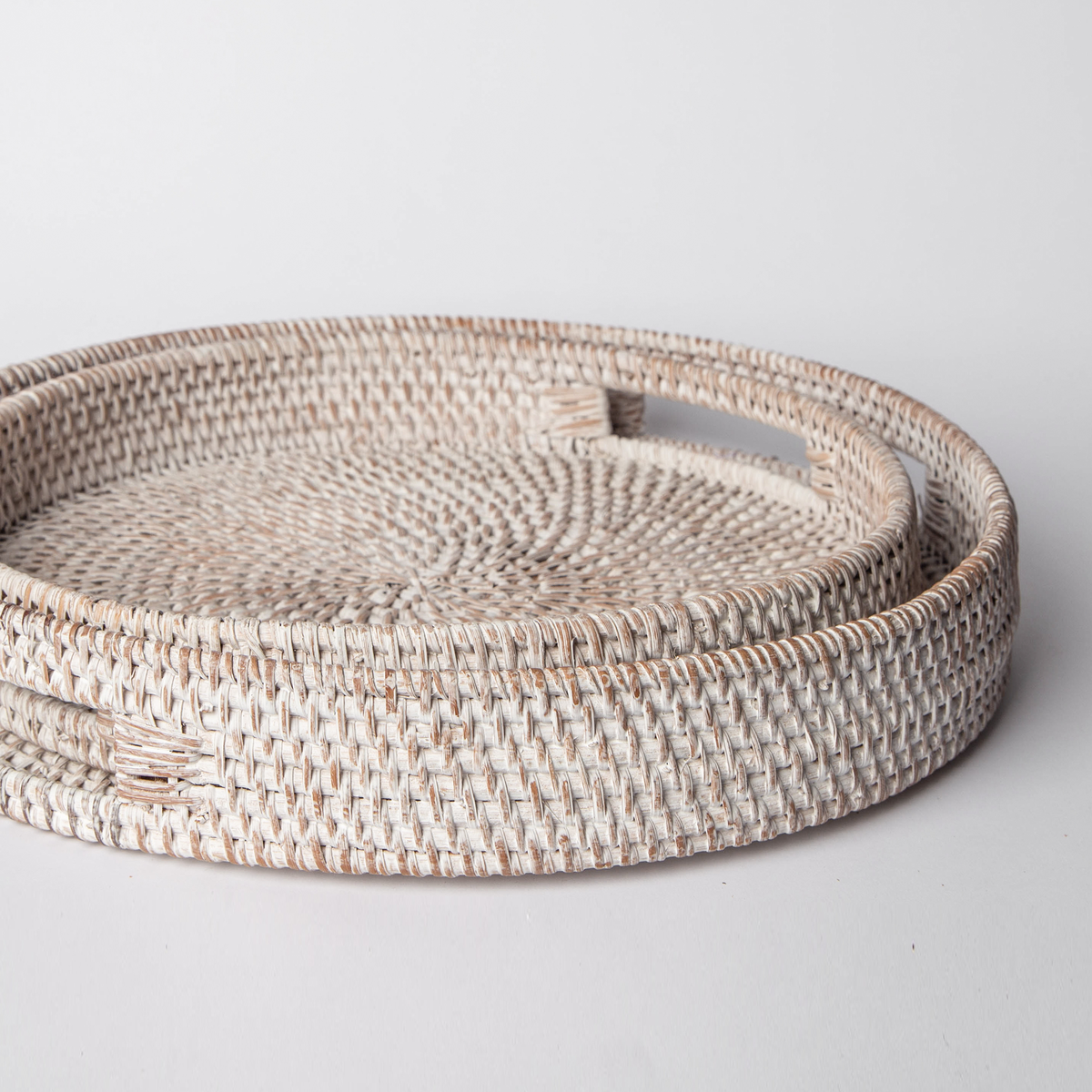 Round Rattan Tray — Decorative White Woven Tray for Coffee Table & Home