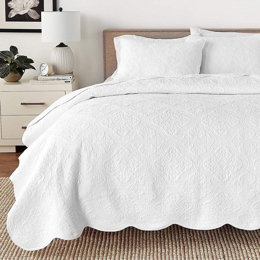 Serenity Ivory Victorian Medallion Cotton Reversible Quilt Set