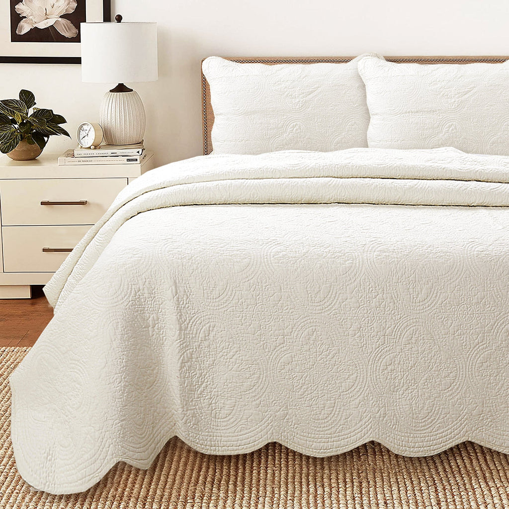Serenity Ivory Victorian Scalloped Medallion Floral Reversible Quilt  Bedding Set