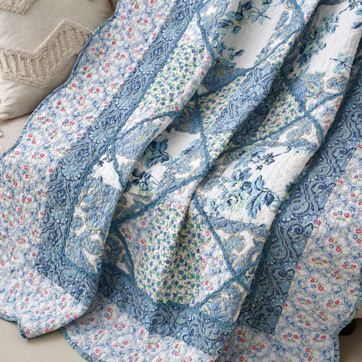 Tache Petal Dance Cotton Patchwork Quilted Throw Blanket