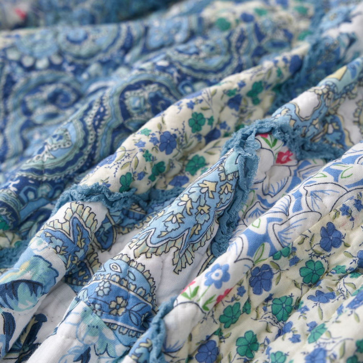 Tache Petal Dance Cotton Patchwork Quilted Throw Blanket