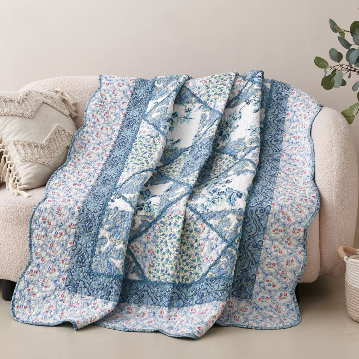 Tache Petal Dance Cotton Patchwork Quilted Throw Blanket
