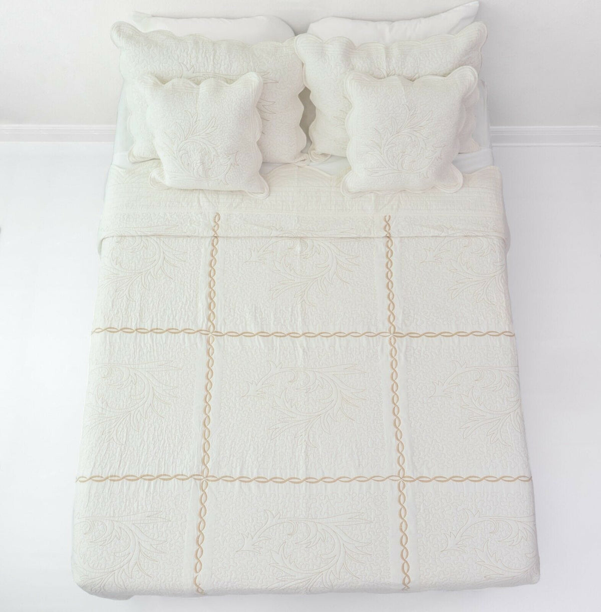 DaDa Bedding Elegant Cottage Ivory White Floral Matelassé Cotton Pillow Sham - Queen Size 20" x 30"